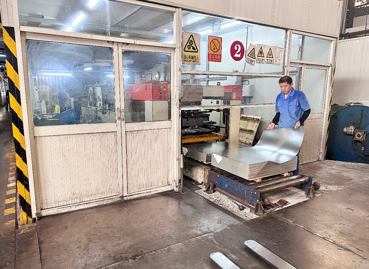 Iron box and iron can packaging